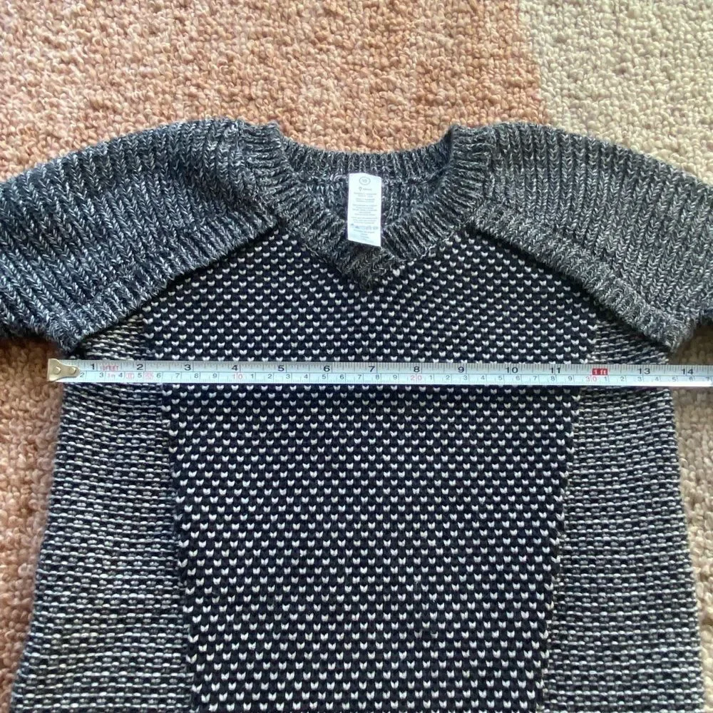 Ivivva by Lululemon Girls To Be Cozy Knit Black Pullover Sweater 10 - Picture 2 of 11